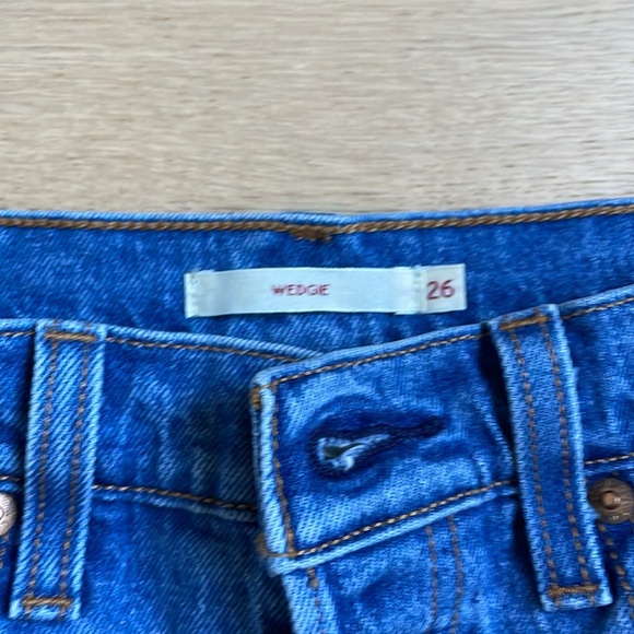 Levi’s Wedgie Jeans - Picture 2 of 5